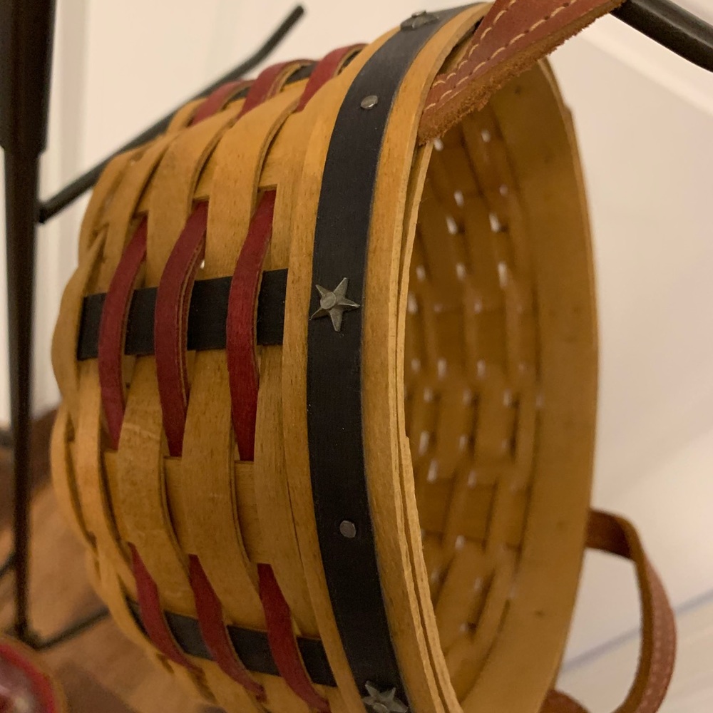 Basket tree with 3 Longaberger baskets!